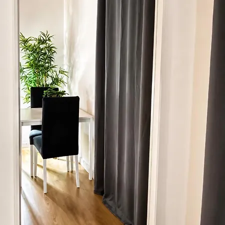 Rousmoosen House * ロッカ・サン・ジョヴァンニ